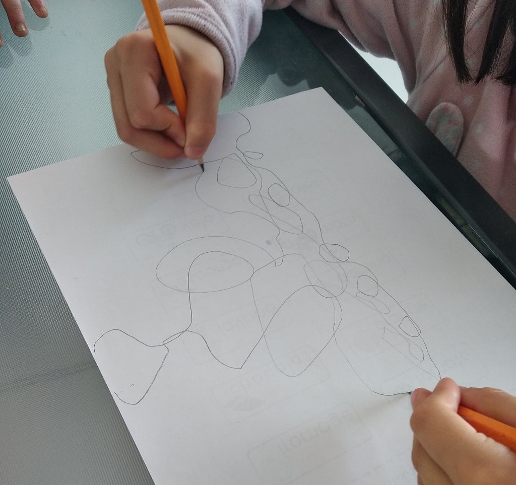 ציור בשתי ידיים בו זמנית