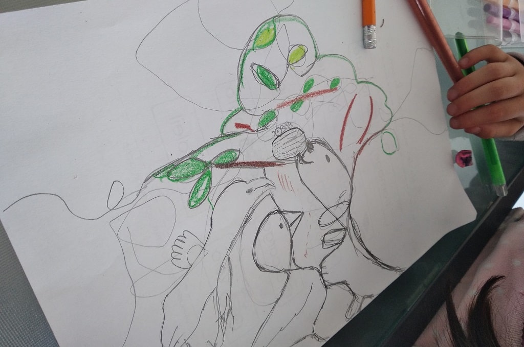 ציור חופשי בעזרת 2 ידיים