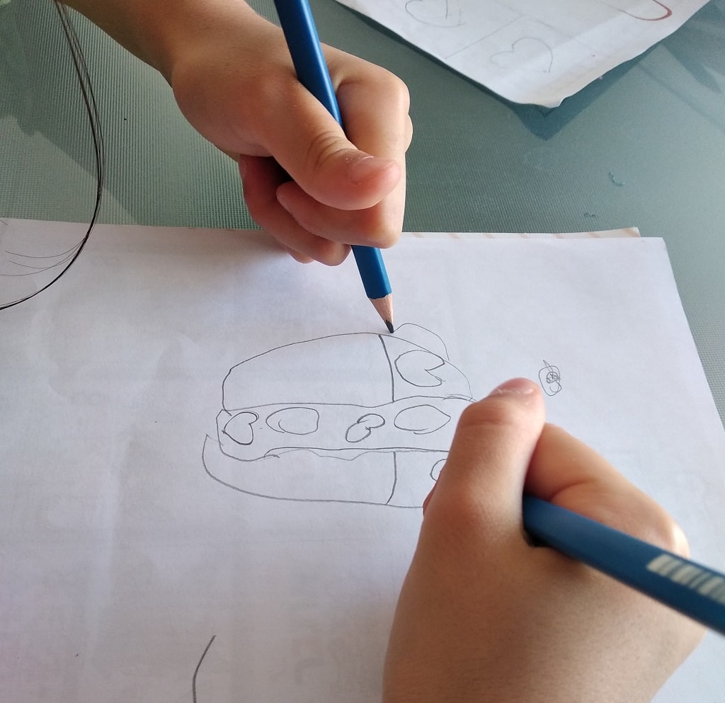 ציור בשתי ידיים בו זמנית