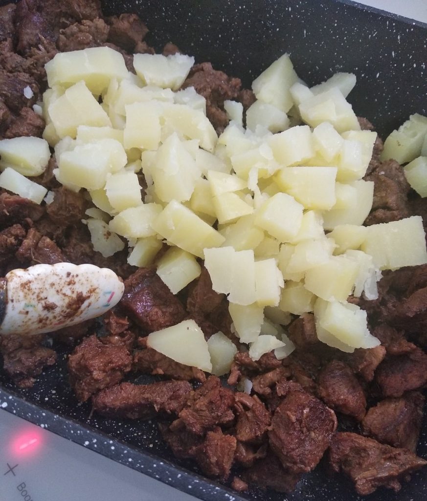 קוביות בשר 5 עם תפוח אדמה