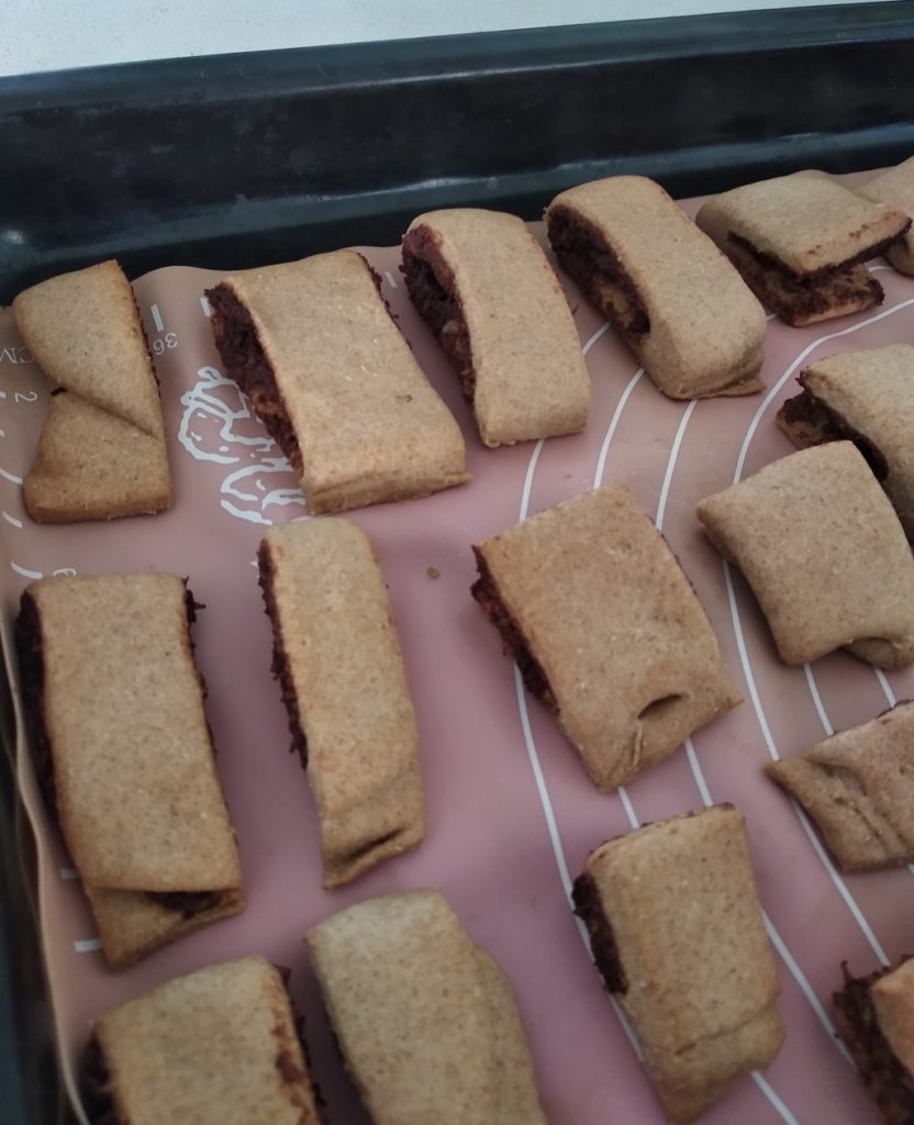 עוגיות במילוי שוקולד