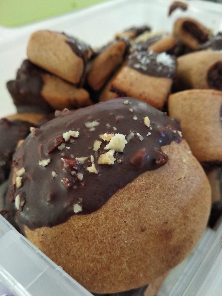 עוגיות במילוי שוקולד