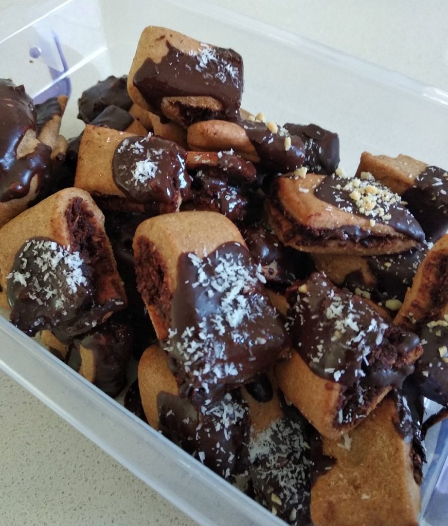 עוגיות במילוי שוקולד