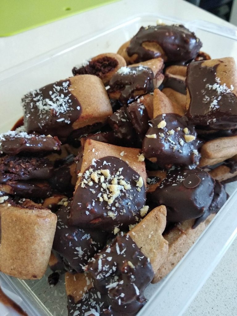 עוגיות במילוי שוקולד