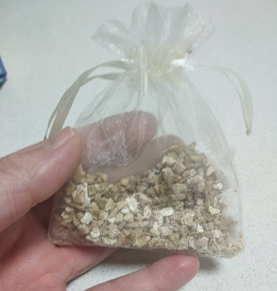 מפיץ ריח לארון בגדים